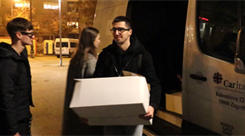 Slika: CARITAS, UDRUGA SAVAO I VII. GIMNAZIJA POHODILI I RAZVESELI ZAGREBAČKE BESKUĆNIKE UOČI SVJETSKOG DANA SIROMAHA