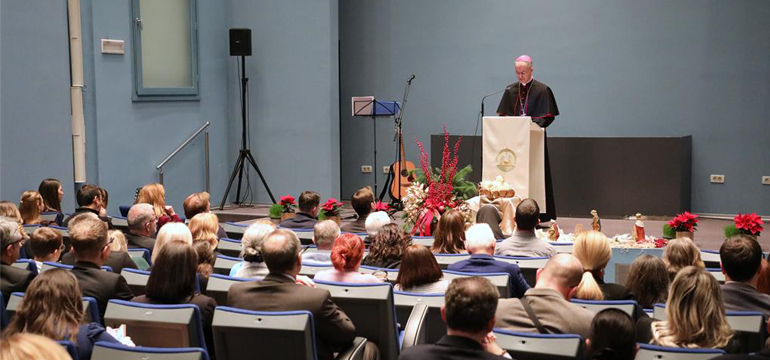 Slika: ODRŽAN PREDBOŽIĆNI SUSRET NADBISKUPA KUTLEŠE S DJELATNICIMA CRKVENIH USTANOVA I ČLANOVIMA KATOLIČKIH UDRUGA I POKRETA