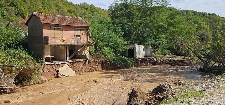 Slika: HRVATSKI CARITAS POZIVA NA POMOĆ STRADALIMA U POPLAVAMA U BOSNI I HERCEGOVINI